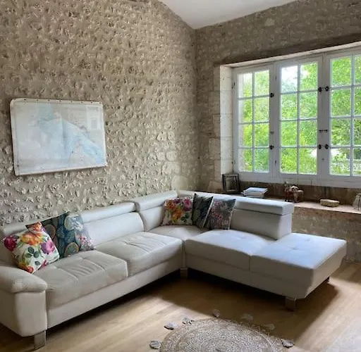 As Seen On A New Life In The Sun - Beautiful 3 Bedroom With Shared Pool Casa de Férias Montboyer